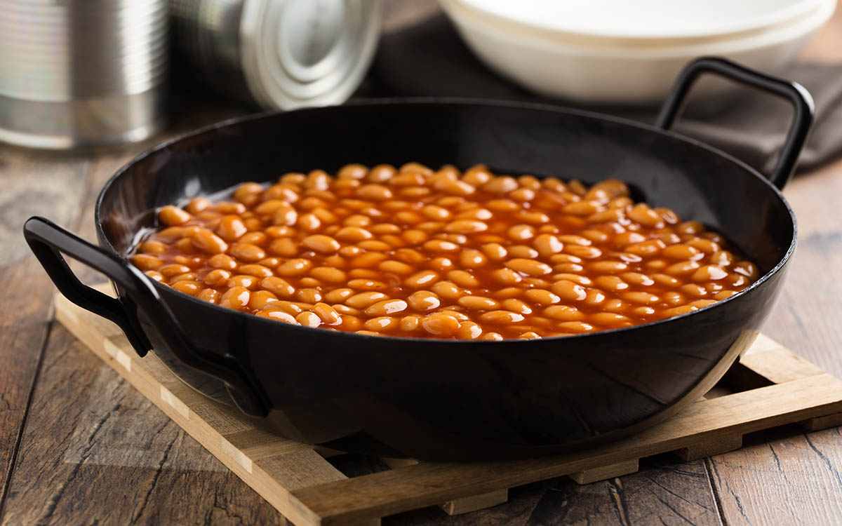 Stockfoto - Baked beans in a pan