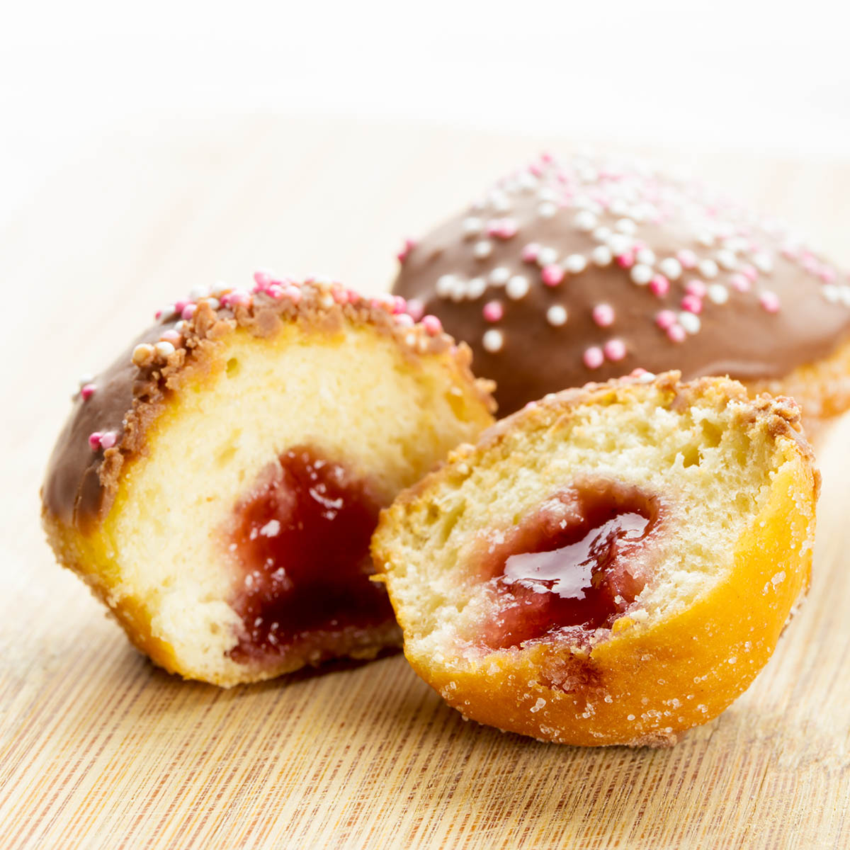 Stockfoto - Donut holes with chocolate and jam