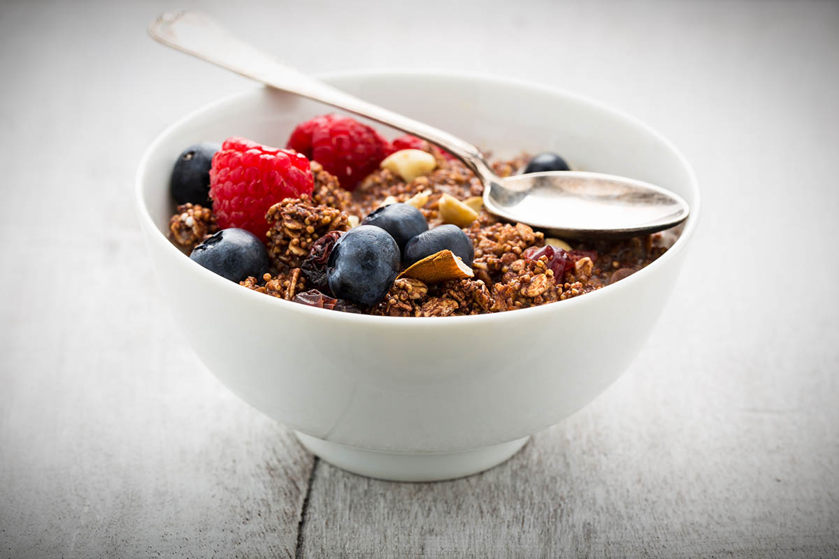 Stockfoto - Cereals with berries, nuts and dried fruits
